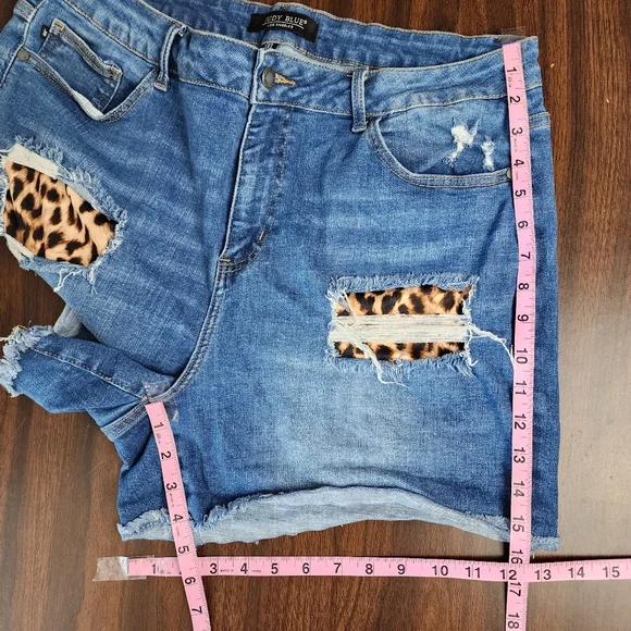 Judy Blue Distressed Jean Shorts Stretchy Denim Animal Print Accent Size 3XL - Picture 8 of 15